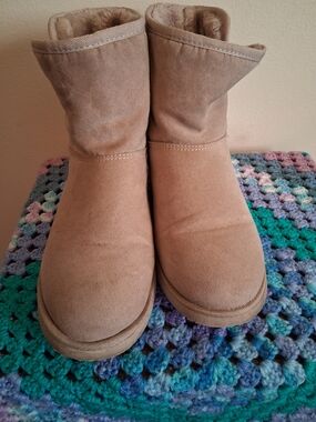 Old Navy Light Brown Suede Winter Pull-On Boots